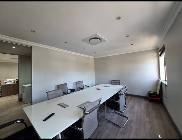 174M² OFFICE TO LET IN DUNKELD WEST